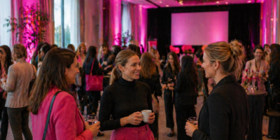Frauen netzwerken bei Event in Wien